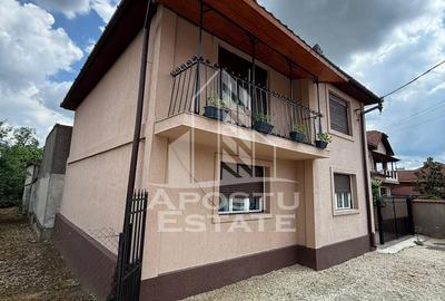 Casa individuala plus anexa, de vanzare,zona centrala in Faget - 2