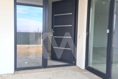 Casă parter, construcție solidă, teren generos – Cârcea, zona Metro - 9
