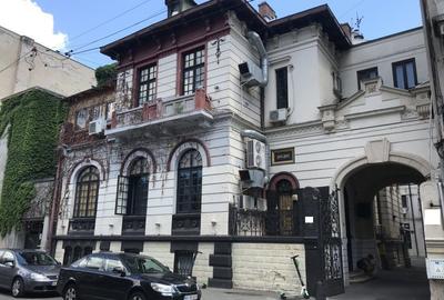 Romana,  S+D+P+1+M, vila cu arhitectura deosebita - 1