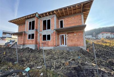 Duplex cu 5 camere în Chinteni