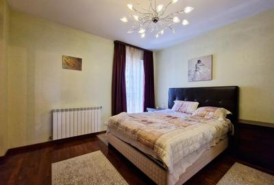 De închiriat Apartament de 3 Camere, Vedere la Mare, în Centru, 180mp utili. - 11