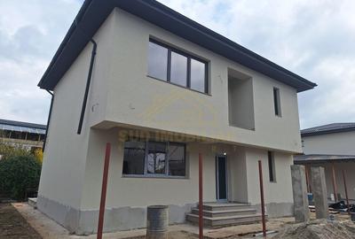 Casă individuală cu 5 camere în Central