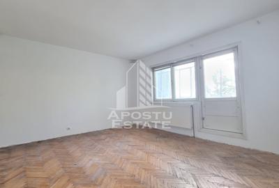 Apartament cu 3 camere decomandat în Aradului
