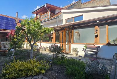 Casă individuală cu 7 camere în Brașovul Vechi