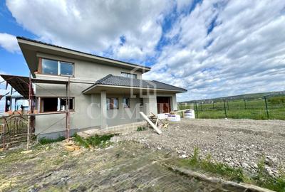 Casă individuală cu 5 camere de vânzare în Jucu | 1000 mp teren - 10