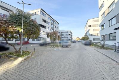 Apartament cu 3 camere semidecomandat, mobilat în Florești