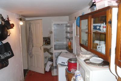 Casa/ gospodarie  saseasca in sat Bunesti, judet Brasov. Pe drumul spre VISCRI. - 12