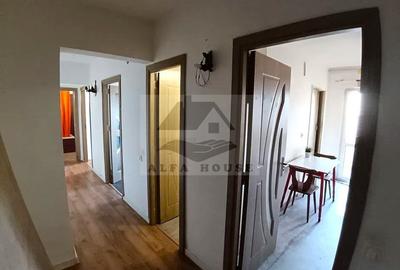 Apartament cu trei camere, zona Racadau 77 mp , etaj intermediar - 2