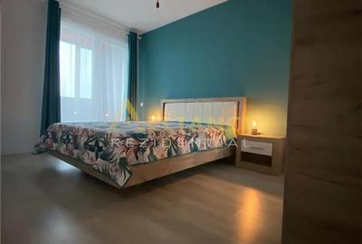 Apartament cu 3 camere decomandat, mobilat în Central