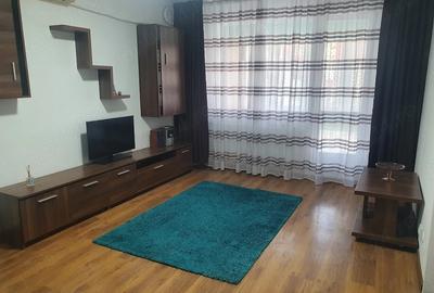 2 camere decomandat 60 mp – 1 Decembrie 1918, balcon, etaj 4/10, 2 min metrou - 1