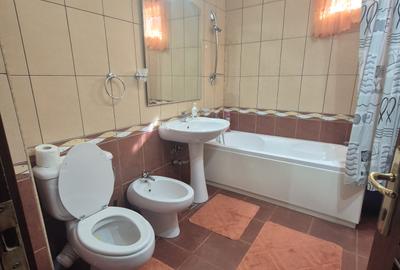 Apartament 3 camere Zamca de închiriat - 8