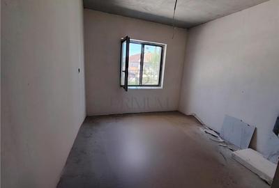 Duplex la asfalt - personalizare interioara - 3 bai - 7