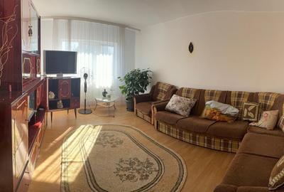 Apartament cu 2 camere decomandat în Poarta 6