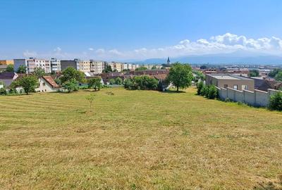 Teren Construcții intravilan de 8000 mp, în Central