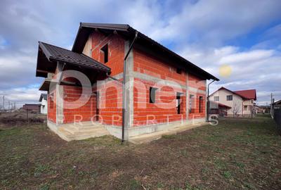 Casa P+M la rosu | 204 mp | 5 ari teren | compartimentare excelenta | Satulung. - 2