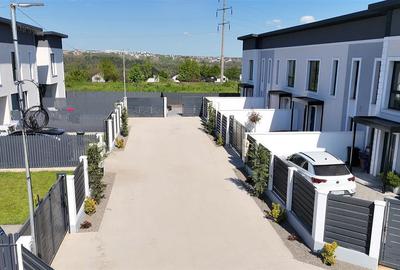 Duplex cu 4 camere în Valea Lupului