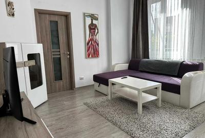Apartament cu 2 camere semidecomandat, mobilat în P-ța Romană