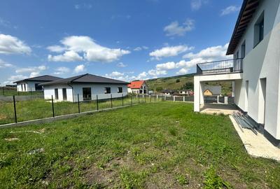 Duplex construit la standarde înalte de calitate la intrare in Corusu - 6