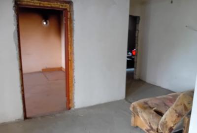 De vanzare casa in rosu cost 2014 pe 2 nivele 2x260mp +mansarda terem 1200mp - 1