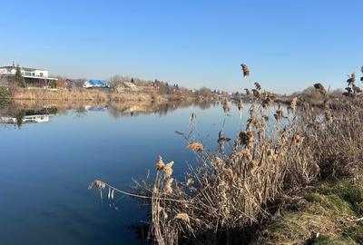 Teren de vanzare pe malul lacului in Stefanestii de Jos - 9