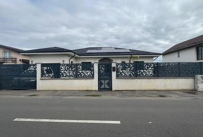 Casă individuală cu 4 camere în Central