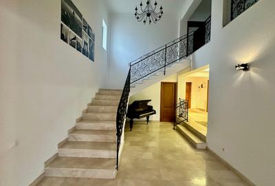 Casă individuală cu 8 camere în Aviației