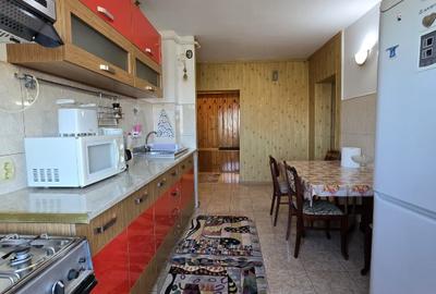 Apartament 3 camere, decomandat, etaj 3/4, mobilat, centrala gaz, termen lung - 9