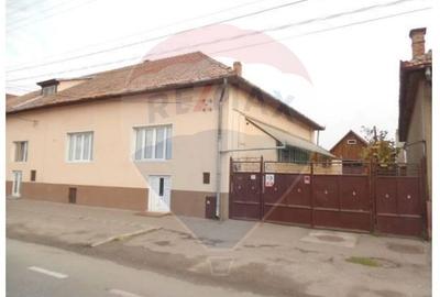 Casă de vanzare 3 camere Gherla - 1