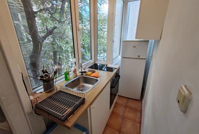 B-dul Nicolae Balcescu 24, bloc consolidat, mobilata si utilata. - 2