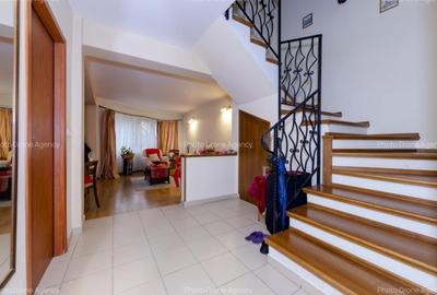 Duplex confortabil la Pădure-Rosu, 273 mp construiti, 199 mp teren, P+1+M, 5 cam - 6