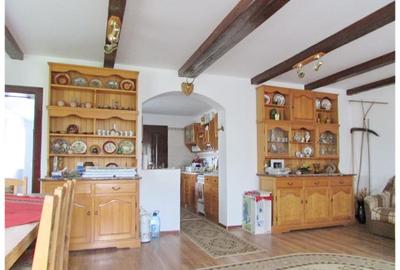Casa deosebita cu gradina generoasa Vladeni - 9