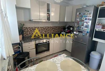 Apartament cu 3 camere decomandat în Metalurgiei