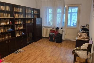 Apartament cu 3 camere decomandat, mobilat în Dristor