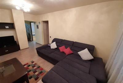 Apartament cu 4 camere semidecomandat, mobilat în Zorilor