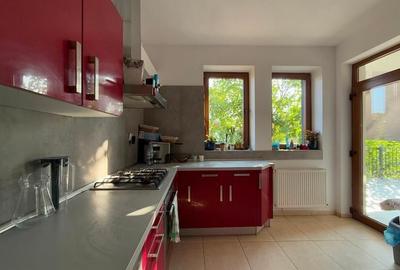 Casa spatioasa,perfecta pentru locuit sau investitie - 12