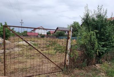 Teren pentru construcții cu ieșire pe două laturi