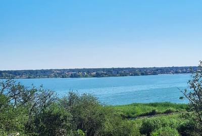 Casa superba pe marginea lacului  Cernica, cu deschidere catre lac