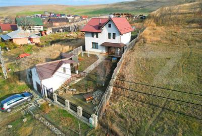 Casă individuală cu 4 camere în Bogonos