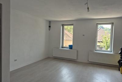 Apartament la casa etaj  renovat central - 3
