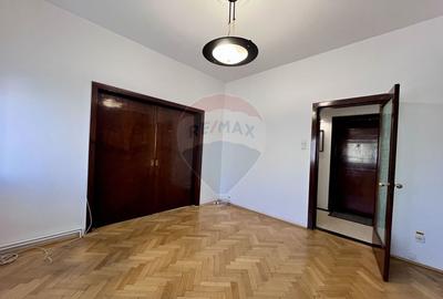 Apartament cu 4 camere nemobilat in P-ta Victoriei langa Orange - 15