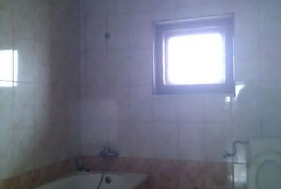 Casa 6 camere - cazare 12 persoane, Nord - 8