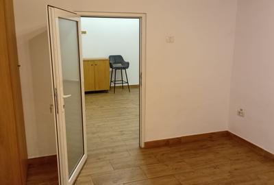 Inchiriez spatiu comercial central   Piata Mihai Viteazul - 9