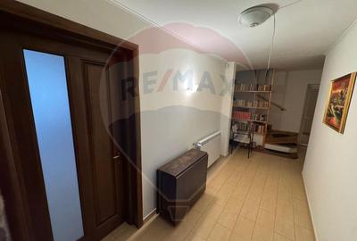 Casă / Vilă cu 6 camere de vânzare în zona Darmanesti - 7