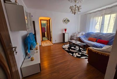 Etaj 1, micro 6 Targoviste, vanzare apartament 3 camere - 2