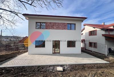 Casă individuală 4 camere, teren 700 mp-Dezmir - 2