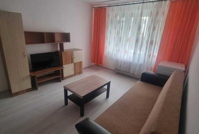 Apartament cu 2 camere semidecomandat, mobilat în Pajura
