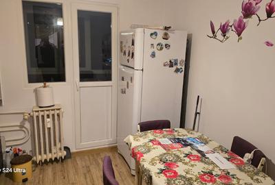 Apartament cu 3 camere semidecomandat în Drumul Taberei