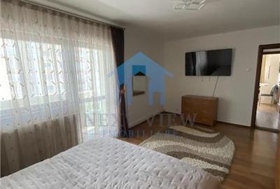 Apartament cu 3 camere decomandat în Între Lacuri