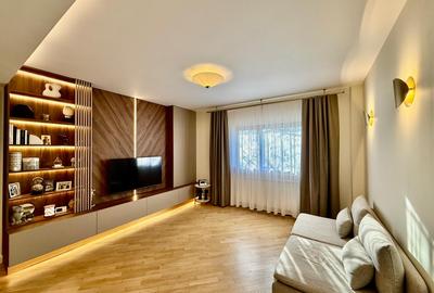 Apartament cu 3 camere semidecomandat în P-ța Dorobanți