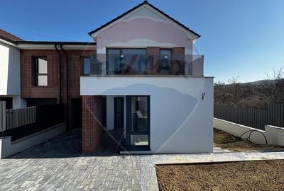 Casă individuală cu 10 camere în Borhanci